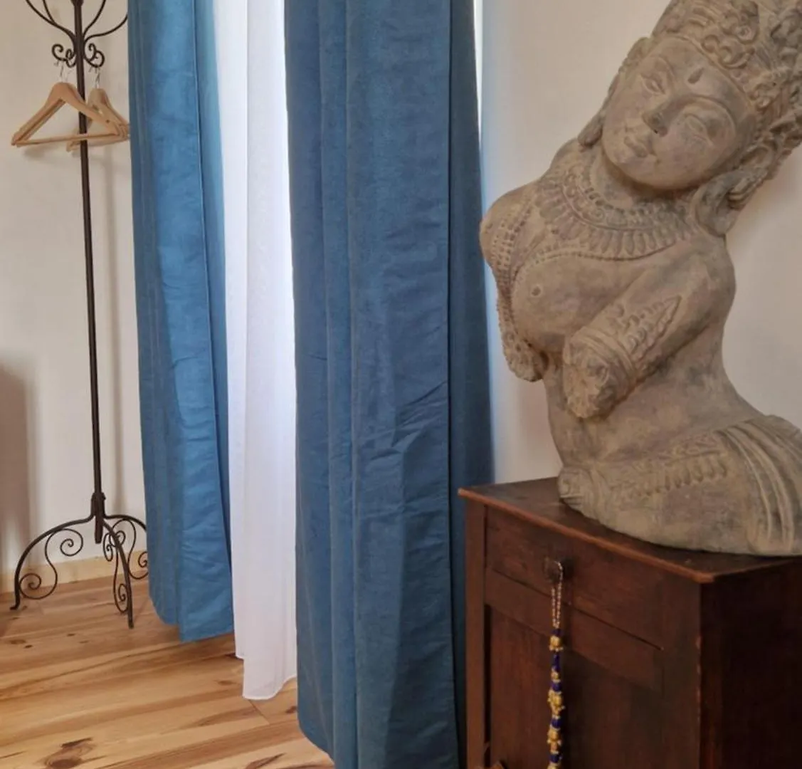 Aux Roses De Cedres Chambre Savane Salvagnac Bed & Breakfast